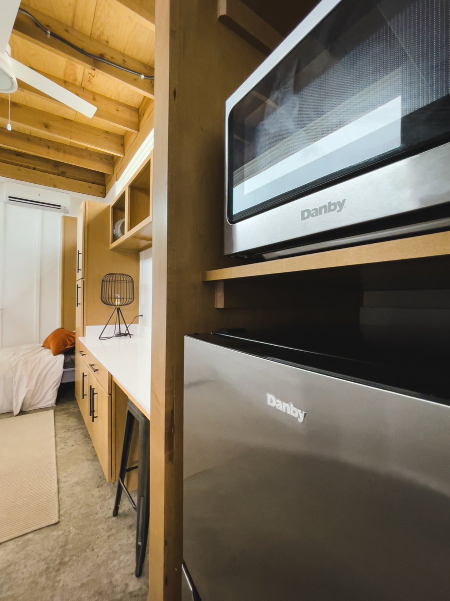 MicroFridge's tweet photo. Your small spaces 🤝 our appliances
@mobileloaves chose our @DanbyAppliance for their Community First! Village, a development that provides affordable, permanent housing and a supportive community for the chronically homeless.”
#SmallSpaces #TinyHomes #DoTheRightThing https://t.co/7NcN9q1hmG