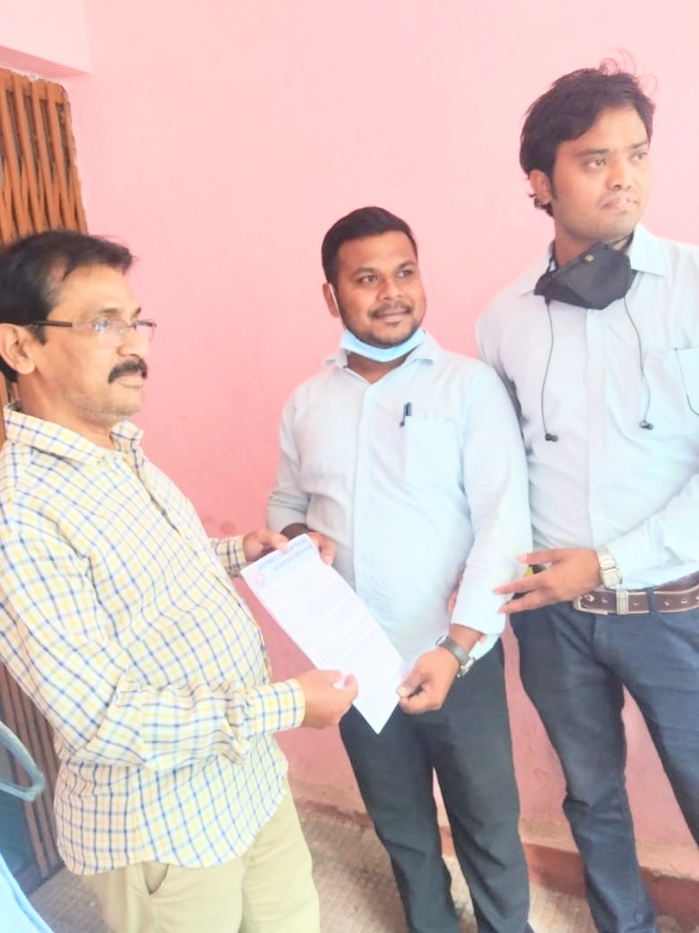 shreelika's tweet photo. #salaryhikeforJTCJT 
@ojtabbsr @samirdash01 @CMO_Odisha @Naveen_Odisha @SecyChief @SMEOdisha @MoSarkar5T @pranabpdas @SusantaSingh11 
#salaryhikeforJTCJT
 ଜିଲ୍ଲା ଶିକ୍ଷା ଅଧିକାରୀ ଓ ଜିଲ୍ଲାପାଳ ମହୋଦୟ ଙ୍କ ଜରିଆରେ ମୁଖ୍ୟମନ୍ତ୍ରି ଙ୍କୁ , କନିଷ୍ଠ ଶିକ୍ଷକ ଙ୍କର ଦରମା ବୃଦ୍ଧି ପାଇଁ ଦାବିପତ୍ର ଦିଆଗଲା । https://t.co/p9dPhWLvFt