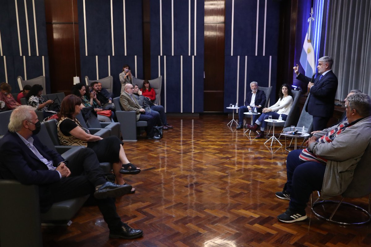 RobertoFeletti's tweet photo. Queremos un país donde las familias tengan la tranquilidad y la certeza de que nadie se va a ver privado de acceder a una canasta de consumos esenciales por un aumento injustificado en los precios. https://t.co/2KKmGd6wy1