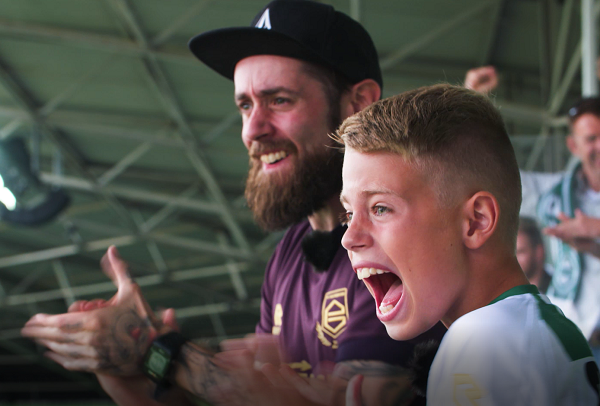 Passie, beleving, Tiktok Tammo, come on FC! Een leuke terugblik op de fantastische dag voor Jarin Nieboer, de winnaar van de Office Centre Challenge!
Met dank aan <a href="/fcgroningen/">FC Groningen</a>, #tiktoktammo, <a href="/DiveInSocial1/">Dive In Social</a> &amp; @DrentheTours

Bekijk hier de video bit.ly/3bFyao5