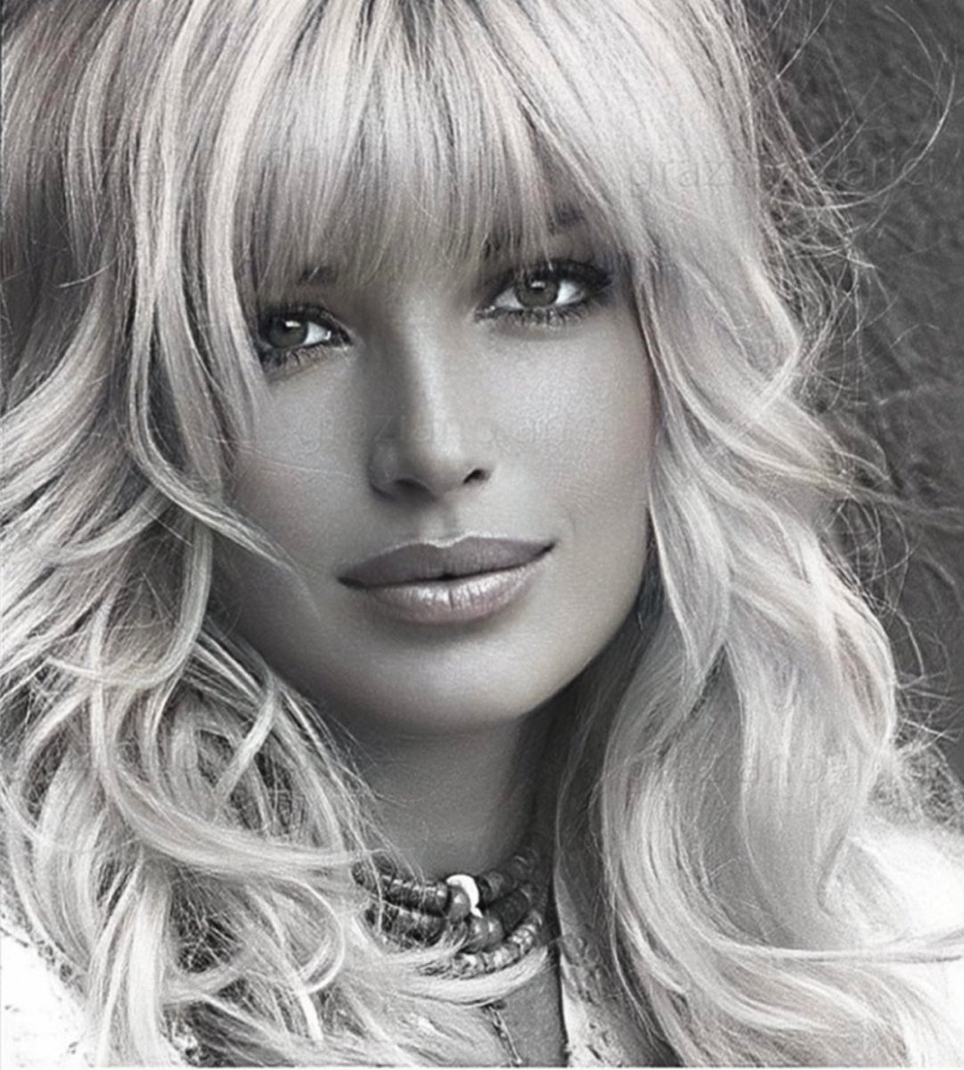 GGabbani's tweet photo. Auguri Grandissima è bellissima #MonicaVitti https://t.co/5kUcd7ohkH