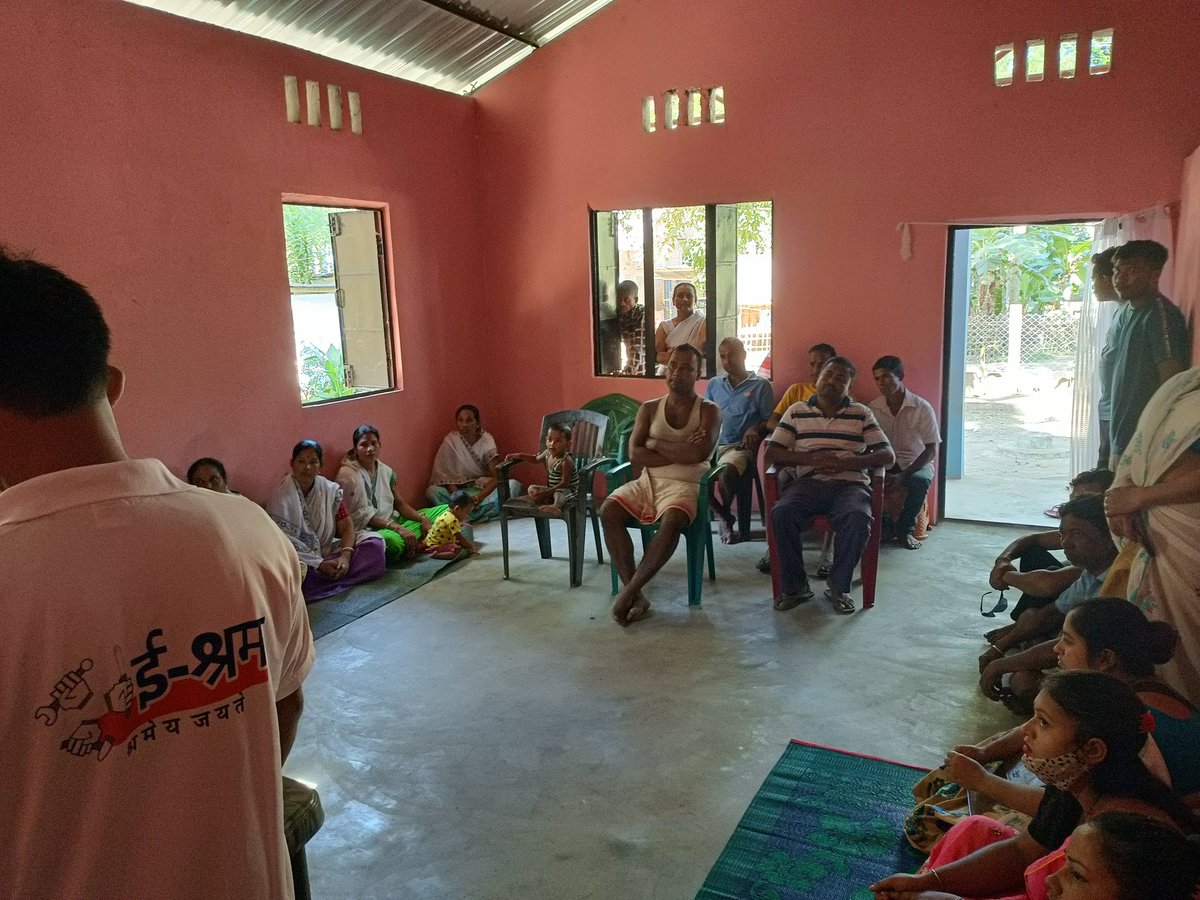 VleTikendra's tweet photo. e-Shram awarenes camp organised with CSC DM #Dhemaji...@PAPUBARUAH12  and @GChutia 

@dintya15 
@CSCegov_ 
@CSCAssam1 https://t.co/vub24wXKaX