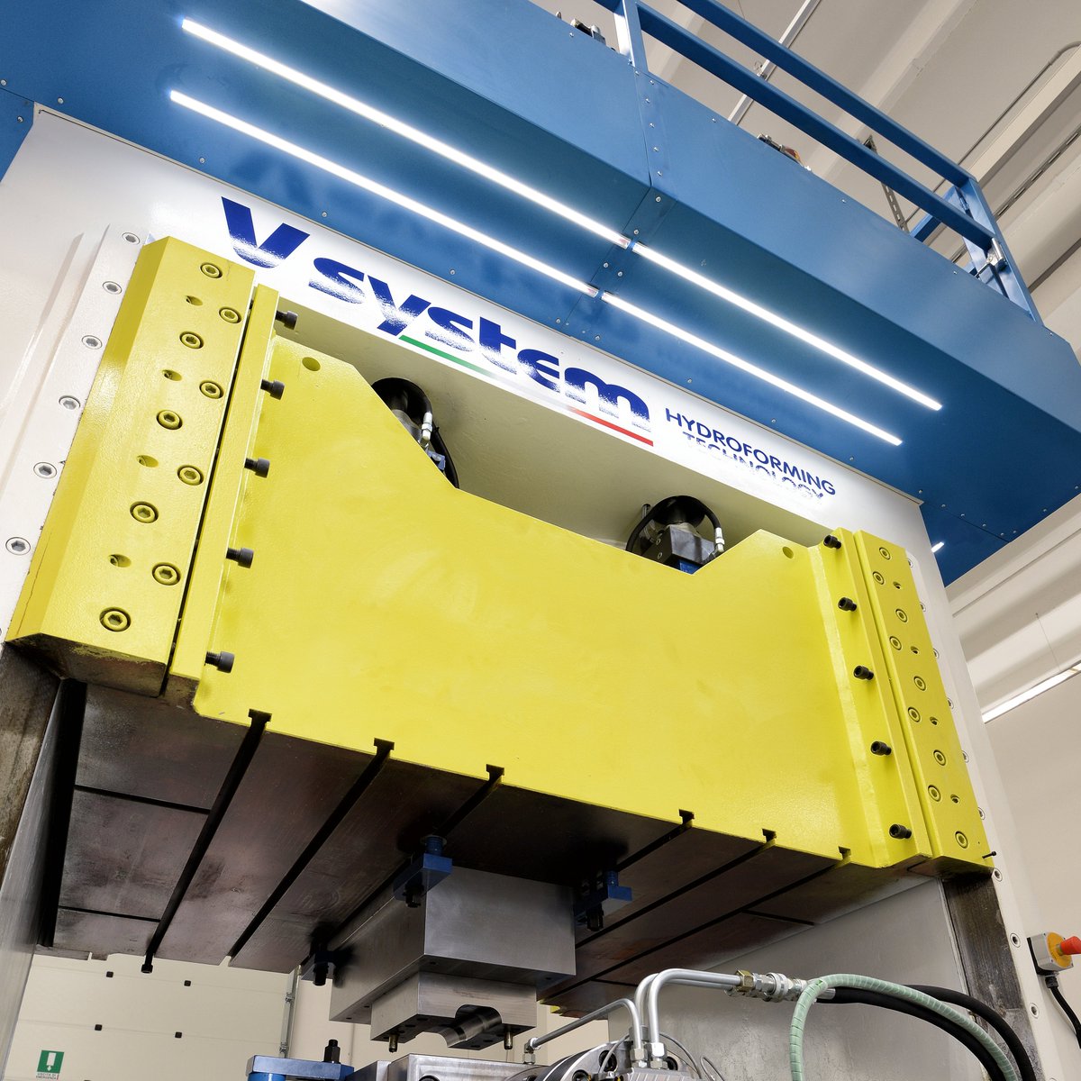 VecaGroup_Tech's tweet image. Vsystem @Vsystem11 
the welding and
plastic forming hub within Veca Group.
#bending #welding #hydroforming #ndt
#automotive #motorsport #halo #aerospace
