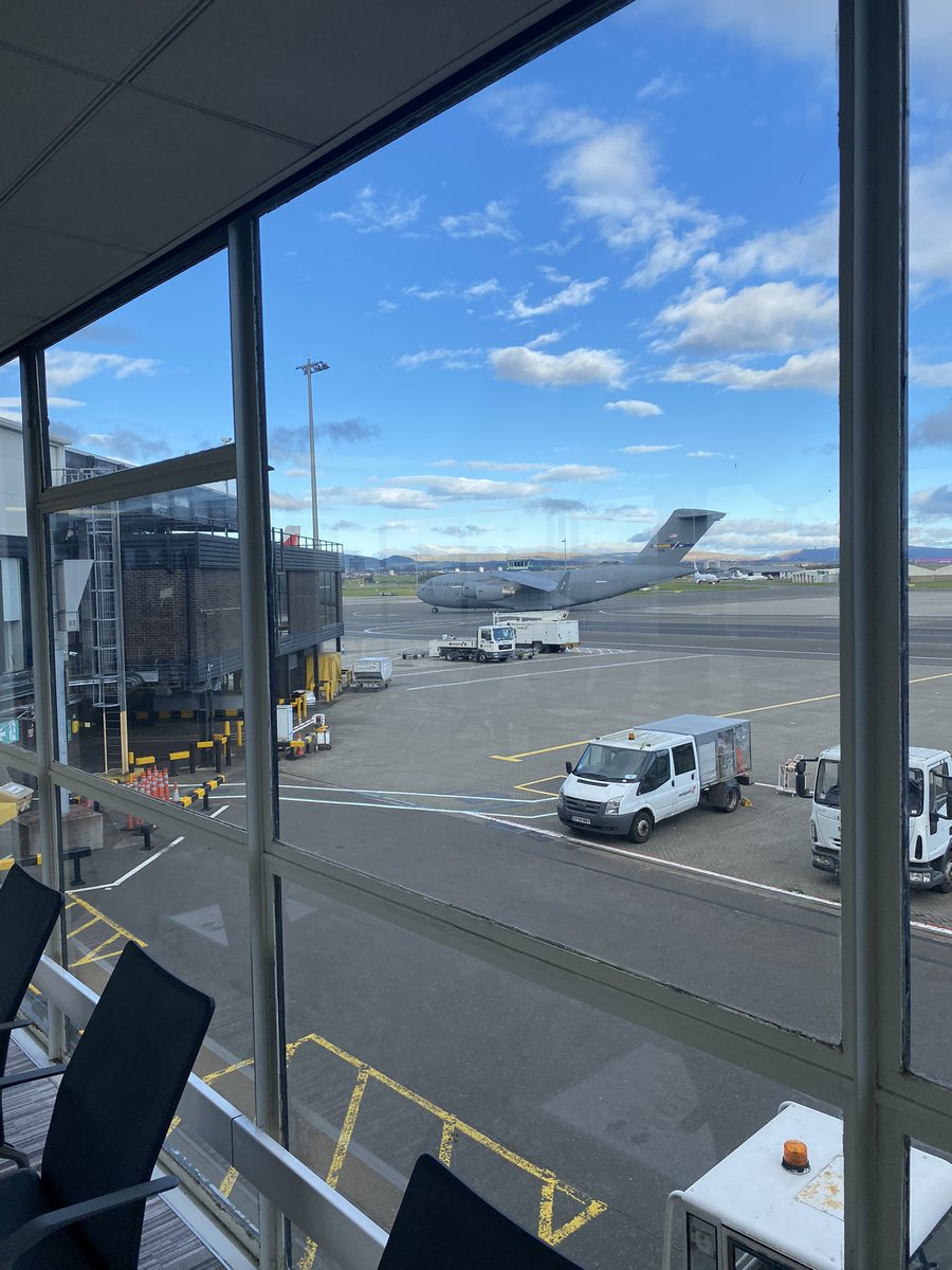 It’s not every day that you see a C17 thundering down the runway at <a href="/GLA_Airport/">Glasgow Airport ✈️</a> 🛫🏴󠁧󠁢󠁳󠁣󠁴󠁿#COP26