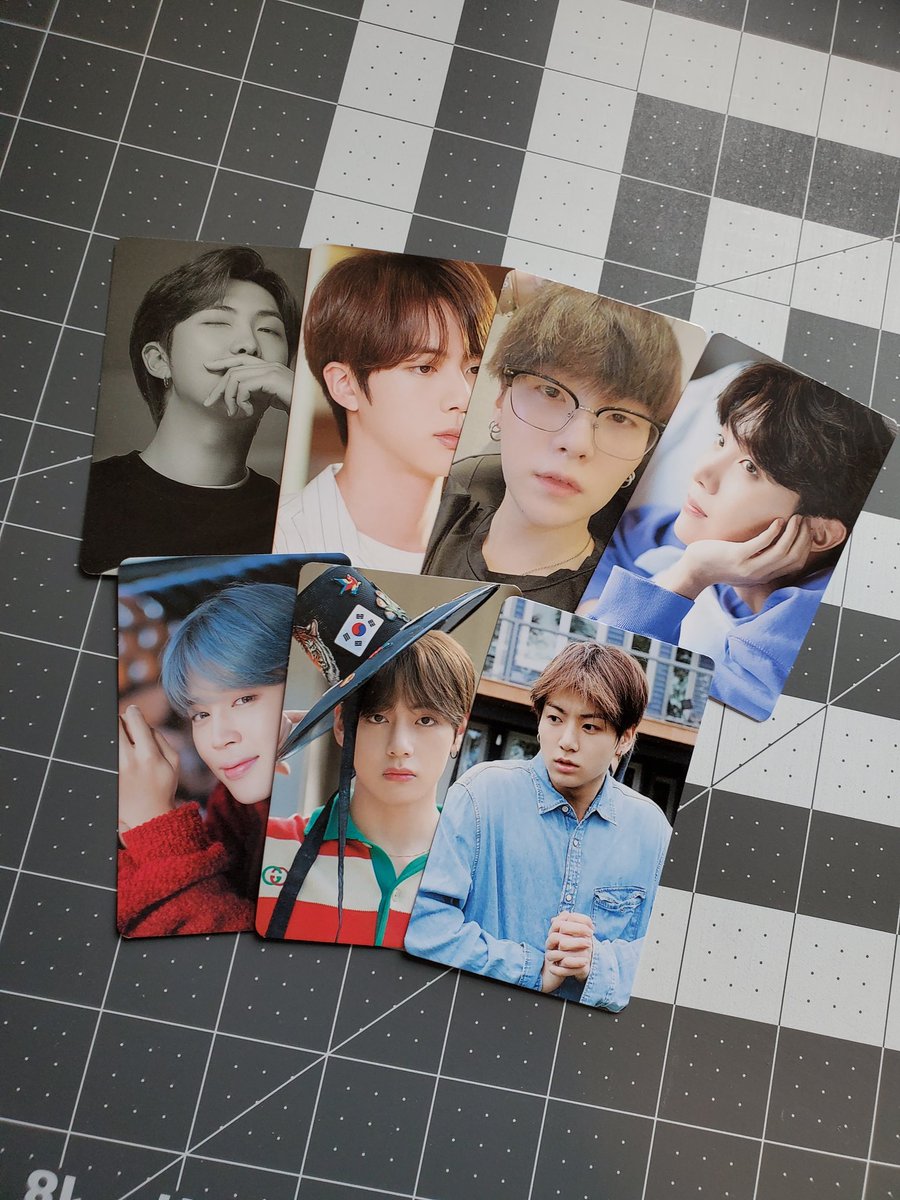 hotteok_pwr's tweet photo. ✨ BTS WW GIVEAWAY ✨

♡ BTS photocards

Rules
- like, retweet
- ends in 24 hours  

Good luck! 💜 @BTS_twt

We make photocards and other crafts 💜 Link to our shop -> https://t.co/rpSGU1OR6r https://t.co/Y2u6ZelmG7