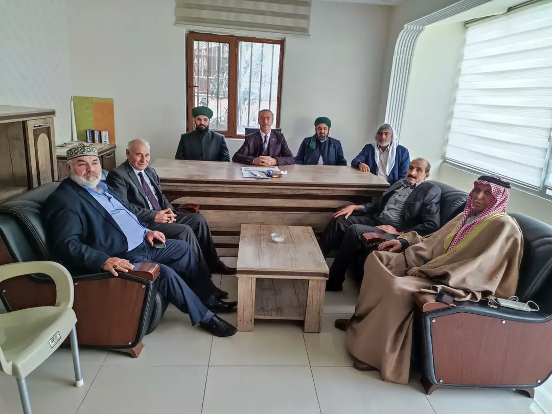 Irak'tan bizi ziyarete gelen değerli akrabalarımız ile sohbet ve muhabbet ettik ve akrabalık bağları hakkında güzel istişarelerde bulunduk.
Allah birliğimizi ve dirliğimizi daim eylesin.