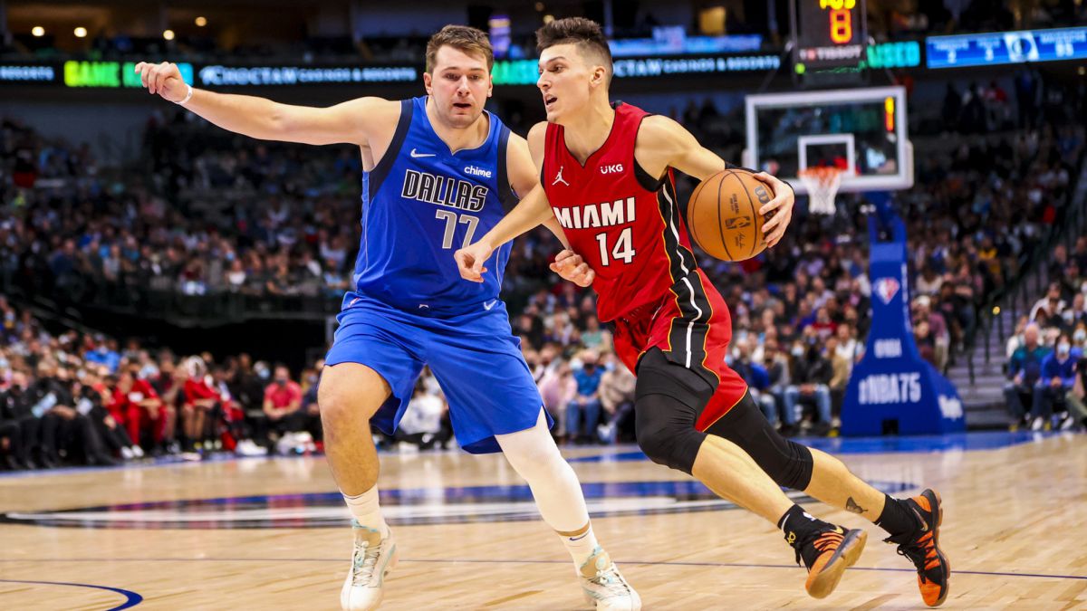 NbaLoverEs's tweet photo. Lo último de Doncic en mitad del partido que tiene alucinando a la NBA sin ser una acción de juego https://t.co/AEqMy2udLH https://t.co/Vpaa1G01qF