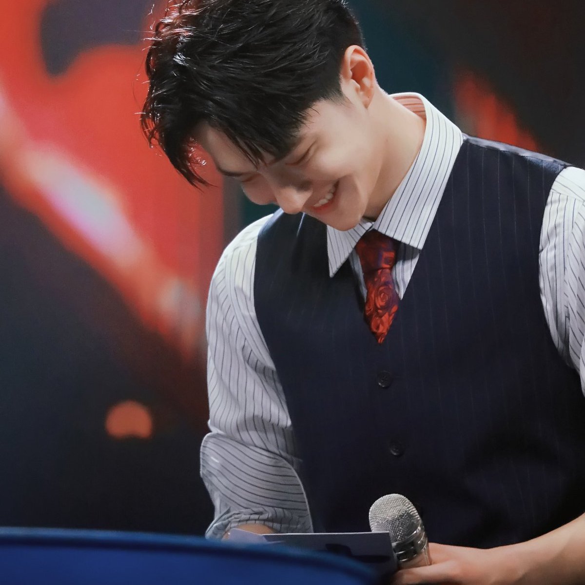 wang yibo as poems 🖋 tweet media