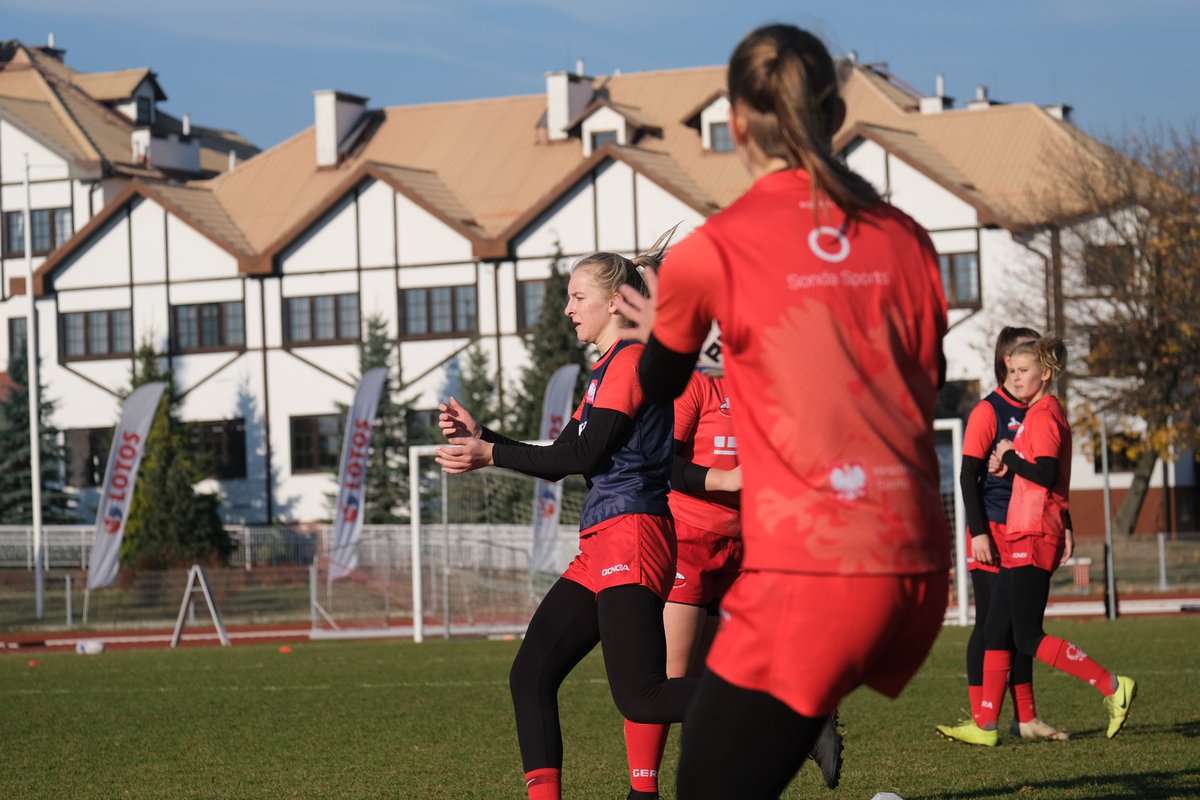 The girls form Polish National U18 women's rugby team (<a href="/RugbyKobiet/">Reprezentacja Rugby Kobiet</a>) already had first training sessions on Saturday at training camp 🏉 20 players from 8 clubs were called-up by the coach 🧑 Girls have lots of work ahead of them in order to be in their best shape 💪