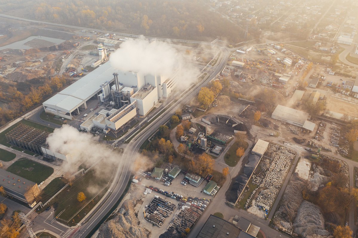 CCACoalition's tweet photo. What can the corporate sector do to clean the air? 

Today's 17:00 GMT side event @COP26 will present a new guide for businesses to measure #AirPollution emissions from their value chains and drive action. 

#TogetherForOurPlanet 

➡️https://t.co/iOyUbBeKtf https://t.co/Pl1OOPjz9c