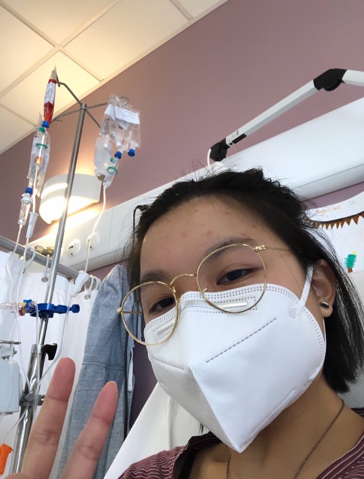 ____jody's tweet photo. Aujourd’hui, ça fait un an que j’ai donné mes cheveux pour les personnes atteintes du cancer.

Aujourd’hui, ça fait neuf mois que j’ai commencé la chimio.

Et aujourd’hui, ça fait quatre mois que j’ai terminé mes traitements. 

Ça en fait des histoires à raconter. https://t.co/PwefVXtzPM