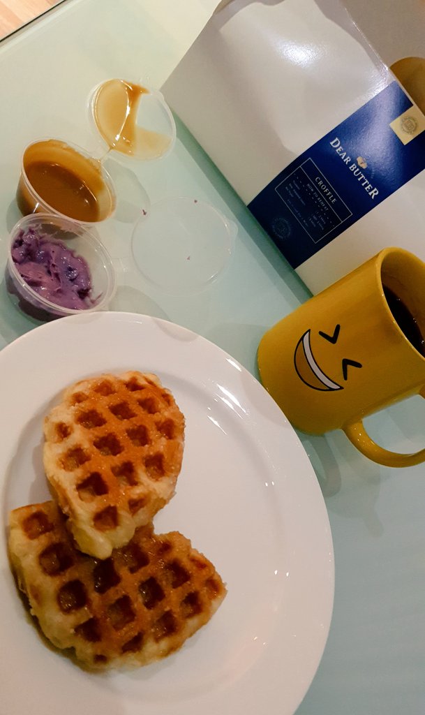 YumekanaeY's tweet photo. Cikarangにも発見、「Dear Butter」のワッフル🥮

至福の夜🌃

選択したソースは
Salted Caramel
Blueberry Cream Cheese

#dearbutter #waffle #croffele #ワッフル # https://t.co/P859xb0RQO