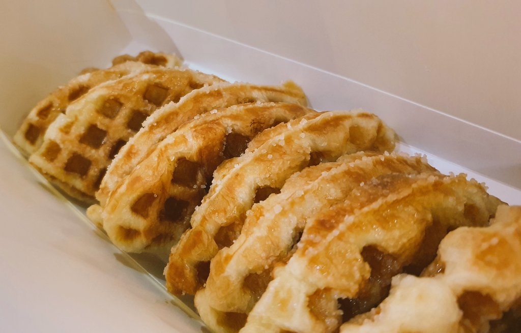 YumekanaeY's tweet photo. Cikarangにも発見、「Dear Butter」のワッフル🥮

至福の夜🌃

選択したソースは
Salted Caramel
Blueberry Cream Cheese

#dearbutter #waffle #croffele #ワッフル # https://t.co/P859xb0RQO