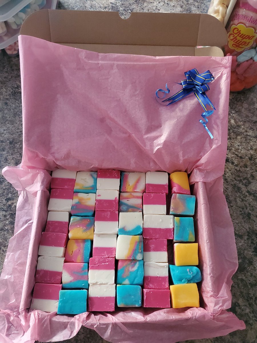 Giovanni_Retail's tweet photo. L@@k 👀 #Xmas 

Fudge Boxes and #Xmas Boxes Available 👇

Link In Bio,

#Christmas #Xmas #gifts https://t.co/ZhrGZMFq7s