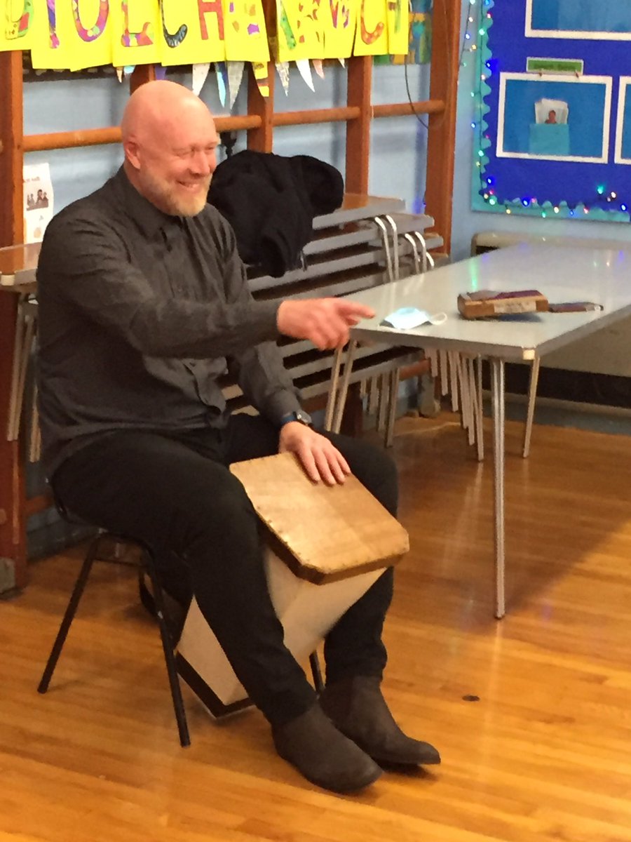 ffriddyllyn's tweet image. Diolch am brynhawn gwych yn gweithio gyda rhythmau a thrafod cydraddoldeb. Thank you @martindaws for the rhythm workshop and discussing equality with us. @Celf_Cymru @gwenfairhughes #cynefin