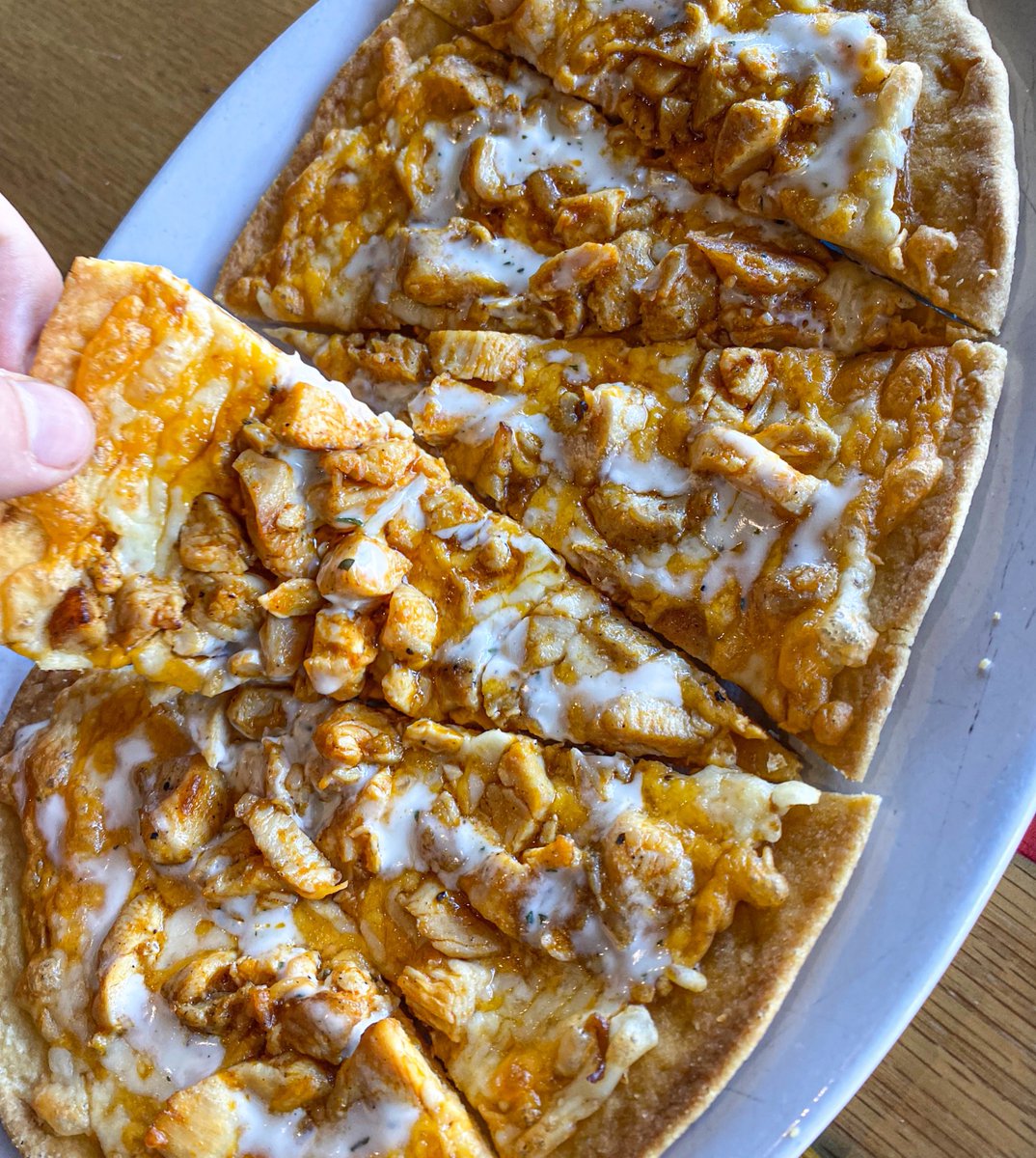 bayoucitywings's tweet image. Triangles of Happiness #buffalochickenflatbread #chickenflatbread #flatbreadpizza #pizza #houstonfood