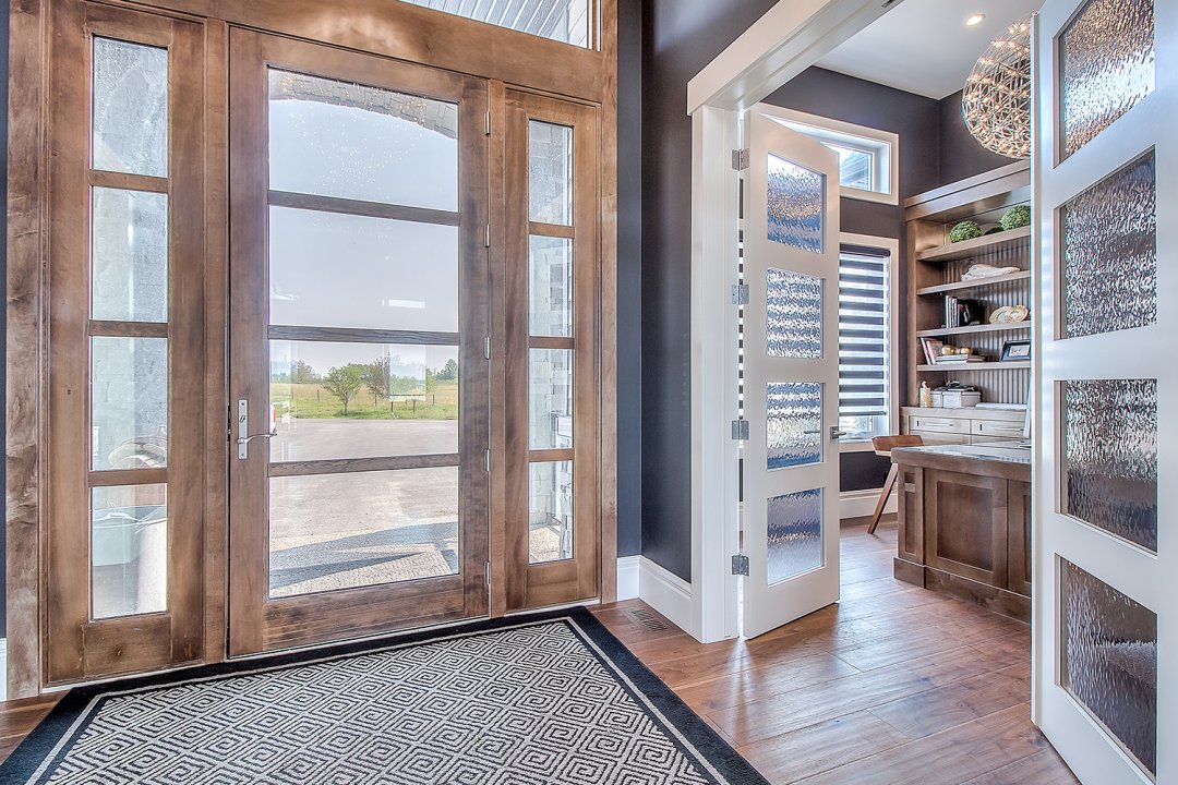 MhTimber's tweet photo. This home office has it all! What a wonderful way to welcome your guests and clients each day!😍 #medhat #yxh #custombuild #homedesign https://t.co/tFECJPbKYK