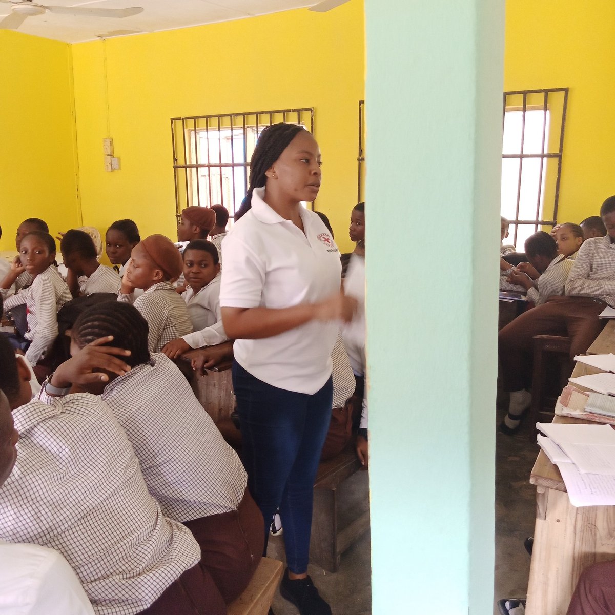 okolonzube's tweet photo. Had a session with these students on physical, sexual and mental health.
It was quite an interactive session and these students got to learn and gain clarity as it pertains their well-being.
This is powered by the Nigerian Red Cross society,cal Municipaldivision youthmovement CRS https://t.co/LSiU2tKYae