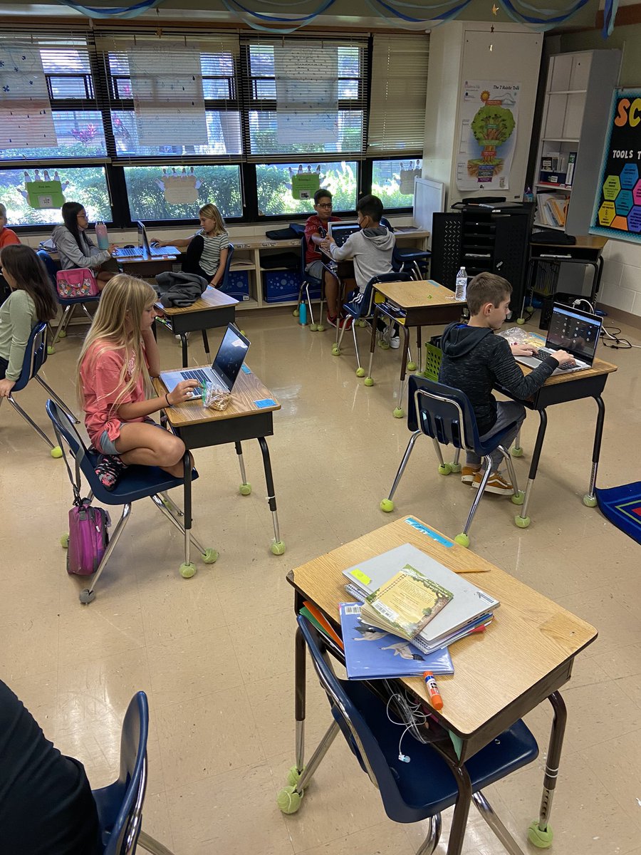 mrs_runyon's tweet photo. A little friendly competition during Science Lunch Bunch today! Our @BCEBobcat 5th graders are showing what they know! https://t.co/8VG7u49JdS