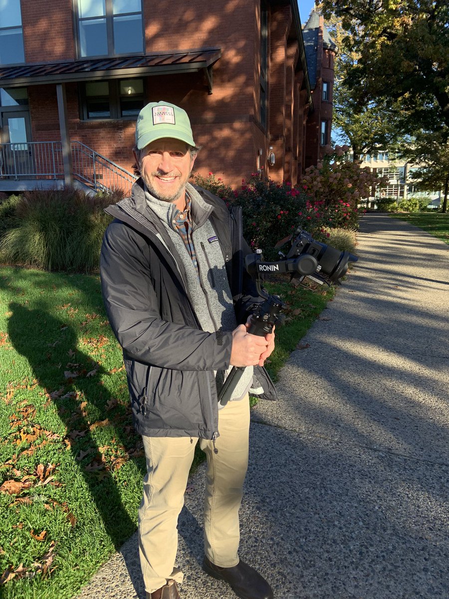 Nico_Fiscella's tweet photo. @daniel_curren Chris Evans is the Director of Multi Media content and spent 25 years in the journalism field.  #SCCOMM212 #TweetingForClass https://t.co/A1Et8hvSIU