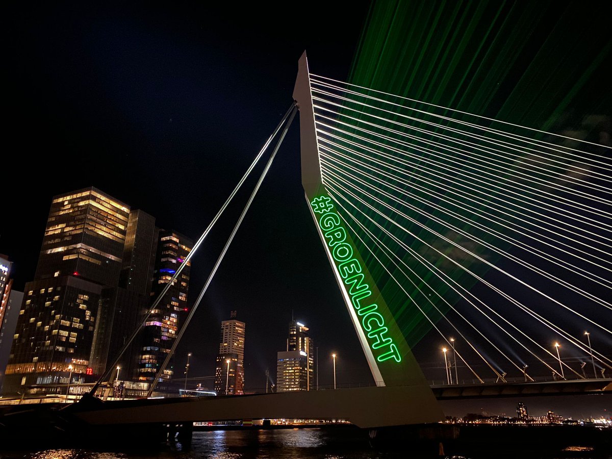 Pleegzorg_nl's tweet photo. #groenlicht voor pleegkinderen is het thema van de #weekvandepleegzorg. Gebouwen en monumenten door heel Nederland kleuren groen komende week.
https://t.co/INPnPM63dk https://t.co/pGIuvbX3p4