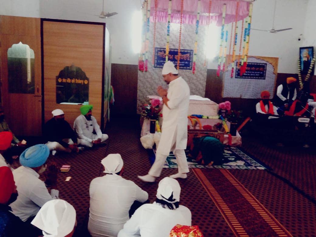 ParvinderLapran's tweet photo. ਅੱਜ ਵਾਰਡ ਵਿੱਚ ਗੁਰਦਆਰਾ ਸ਼ਹੀਦ ਬਾਬਾ ਜੀਵਨ ਸਿੰਘ ਜੀ ਵਲੋਂ ਕਰਵਾਏ ਗਏ ਬੰਦੀ ਛੌੜ ਦਿਵਸ ਨੂੰ ਸਮਰਪਿਤ ਸਲਾਨਾ ਗੁਰਮਿਤ ਸਮਾਗਮ ਵਿੱਚ ਹਾਜਿਰੀ ਲਗਵਾਈ ਗਈ||
#ParvinderLapran
#HalkaAtamNagar
#CongressForPunjab https://t.co/bQMRAZMKoL