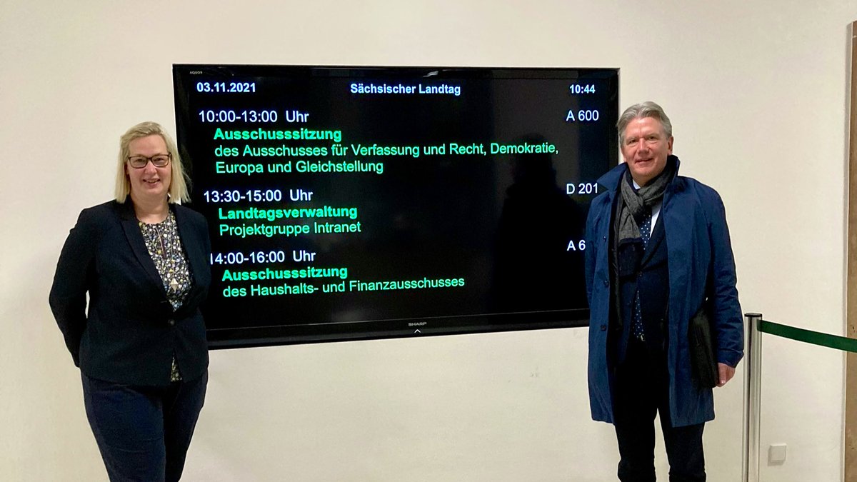 DasForumRecht's tweet photo. Heute haben wir das Forum Recht den Mitgliedern des #Rechtsausschuss im @sax_lt in #Dresden vorgestellt. Vielen Dank für den guten Austausch! #letstalkaboutrecht https://t.co/lmoDVDyF6G