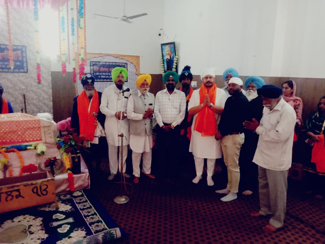 ParvinderLapran's tweet photo. ਅੱਜ ਵਾਰਡ ਵਿੱਚ ਗੁਰਦਆਰਾ ਸ਼ਹੀਦ ਬਾਬਾ ਜੀਵਨ ਸਿੰਘ ਜੀ ਵਲੋਂ ਕਰਵਾਏ ਗਏ ਬੰਦੀ ਛੌੜ ਦਿਵਸ ਨੂੰ ਸਮਰਪਿਤ ਸਲਾਨਾ ਗੁਰਮਿਤ ਸਮਾਗਮ ਵਿੱਚ ਹਾਜਿਰੀ ਲਗਵਾਈ ਗਈ||
#ParvinderLapran
#HalkaAtamNagar
#CongressForPunjab https://t.co/bQMRAZMKoL