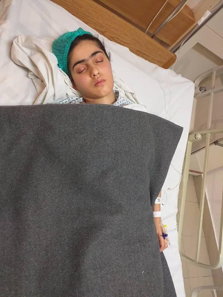 womenaidafghan1's tweet photo. The girl's name is Mursal Hamidi. On the day the American soldiers left Kabul airport, where a suicide bomber struck while going to France to study, he was shot by an American soldier and was shot in the throat and larynx. From that date until today, https://t.co/djceRDalkR
