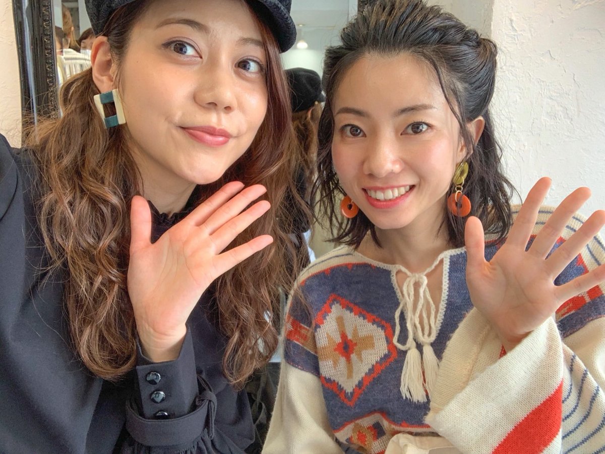 airi_15's tweet photo. 本日から！！
劇場版『きのう何食べた？』公開です🎬🍚✨

公開初日、私も映画館で観てきました😌
ドラマ、お正月スペシャル、劇場版
と出演させていただいて、何食べチームの皆さんと長い間ご一緒できたのが本当に嬉しかったなぁ☺️

美容室メンバーの椿弓里奈ちゃんと🧡
ぜひ劇場でご覧ください♫ https://t.co/gS3380C2vn
