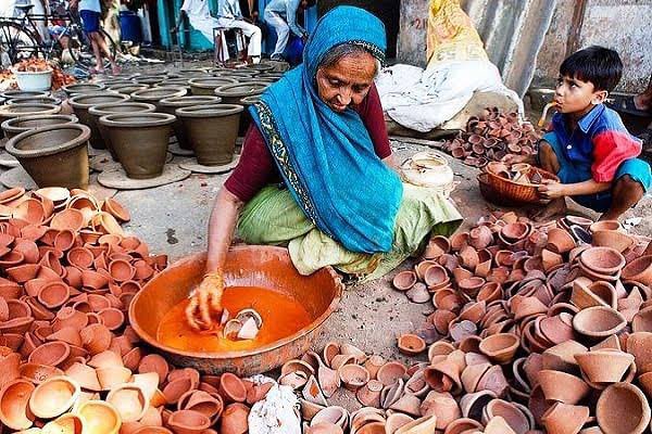 This Deepavali, let’s all strengthen PM @narendramodi ji’s #Vocal4Local resolve by supporting small businesses, especially women entrepreneurs. While we pray for prosperity & joy for our loved ones, let’s also bring light in the lives of those in need. #NaariseKharidaari