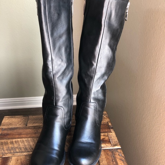 So good I had to share! Check out all the items I'm loving on <a href="/Poshmarkapp/">Poshmark</a> #poshmark #fashion #style #shopmycloset #adidas #pinkvictoriassecret: posh.mk/VRpng2jTSkb