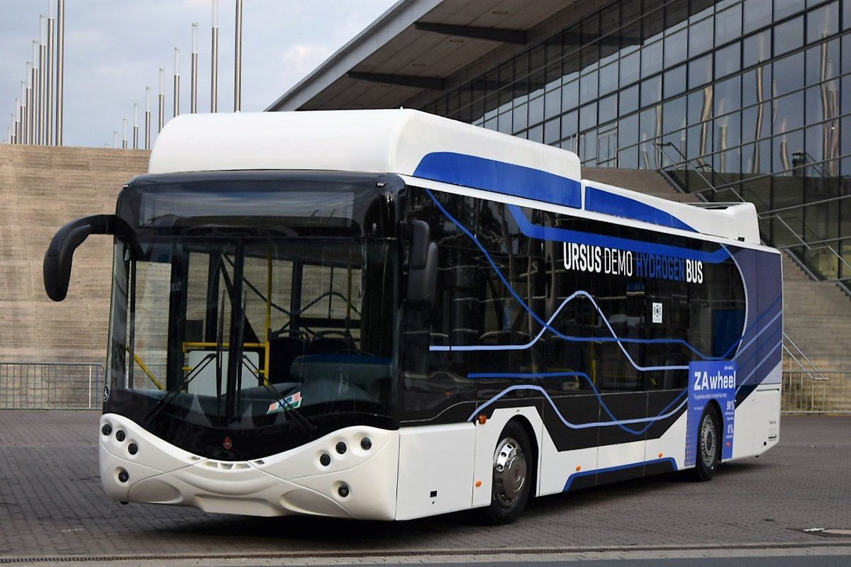URSUS_SA's tweet photo. Niedawno odbyły się XV Międzynarodowe Targi Transportu #TRANSEXPO. Chcemy przypomnieć, że autobus #WODOROWY #URSUS pokazaliśmy w 2016 na targach w Hanowerze. City Smile CS12H to jedna z pierwszych homologacji takiej konstrukcji w Europie i pierwsza wykonana przez polską firmę. https://t.co/K19KOHdR50