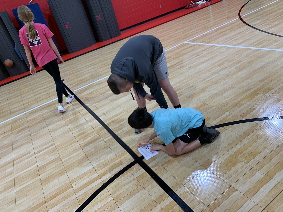 coachrhodes83's tweet image. @TigersPe 6&amp;amp;7 Ss are finishing their 🏀 unit with a round of basketball golf today. #Teamwork #MultipleSports #OzarkWellness #Fore⛳️🏌🏼‍♀️
