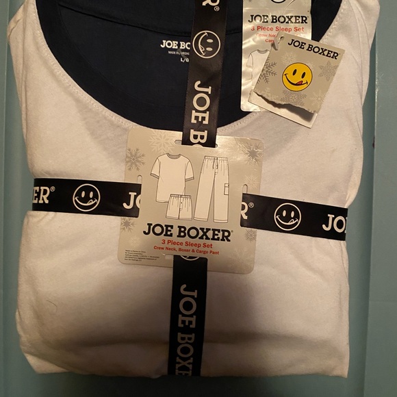 Dougs_Life_'s tweet photo. So good I had to share! Check out all the items I'm loving on @Poshmarkapp from @emoo_mero @applb7 #poshmark #fashion #style #shopmycloset #authenticamericanheritage #joeboxer: https://t.co/wTglsLFoaI https://t.co/dhqT4TSi6K