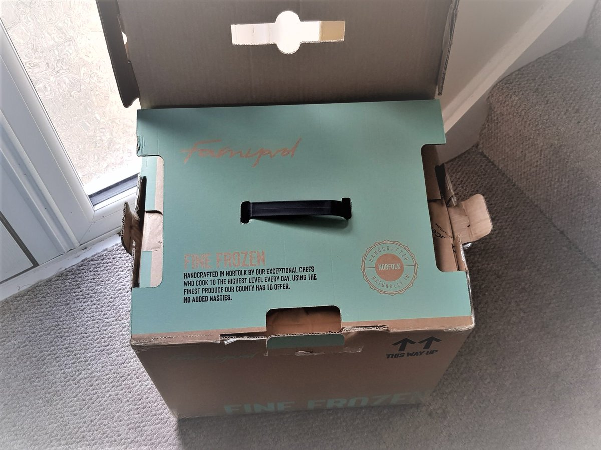 Really yummy food from @FarmyardRestau1 - it arrived, I have just eaten the amazing macaroni, I'm like a 🐖 in mud! Great price, plenty there, recyclable packaging- even the oven dish is! I shall be buying more, more, more! 💖💰🙌☀️