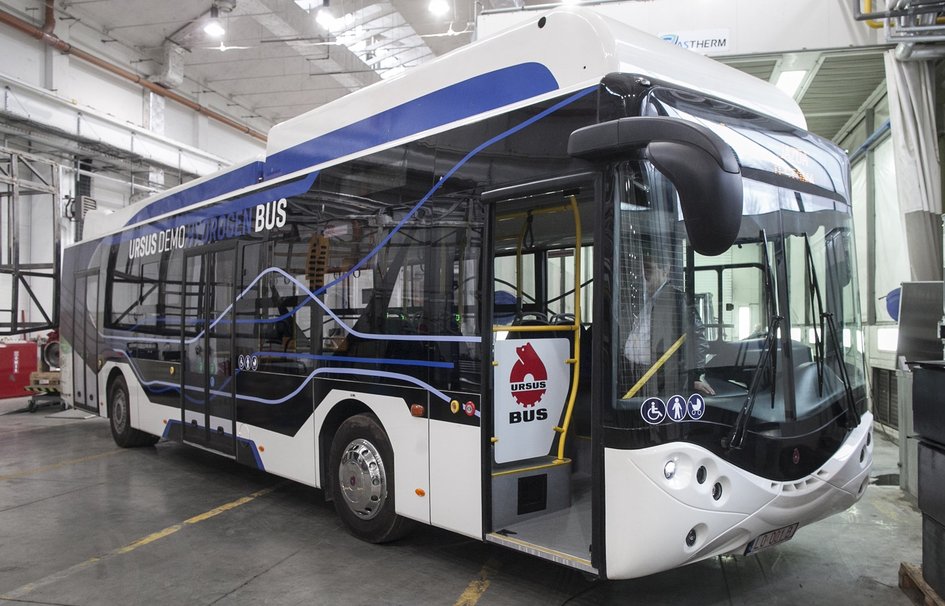 URSUS_SA's tweet photo. Przytaczamy też główne wnioski z 2 letniej eksploatacji autobusu wodorowego #URSUS #hydrogen City Smile Fuel Cell Electric Bus w okresie 09.2018-03.2020. Ponieważ w Polsce nie ma czystego wodoru testy odbyły się w Holandii. Wyniki są fantastyczne. 
https://t.co/8sOzcWT4zZ https://t.co/ZdC3PRduik