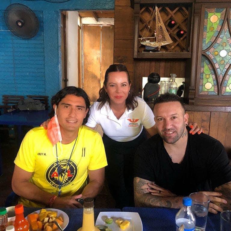 VaniTodoenElla's tweet photo. Feliz cumpleaños a
1981: #MatíasVuoso, futbolista argentino.
1981: #RodrigoMillar, futbolista chileno https://t.co/SNLegPr0N7