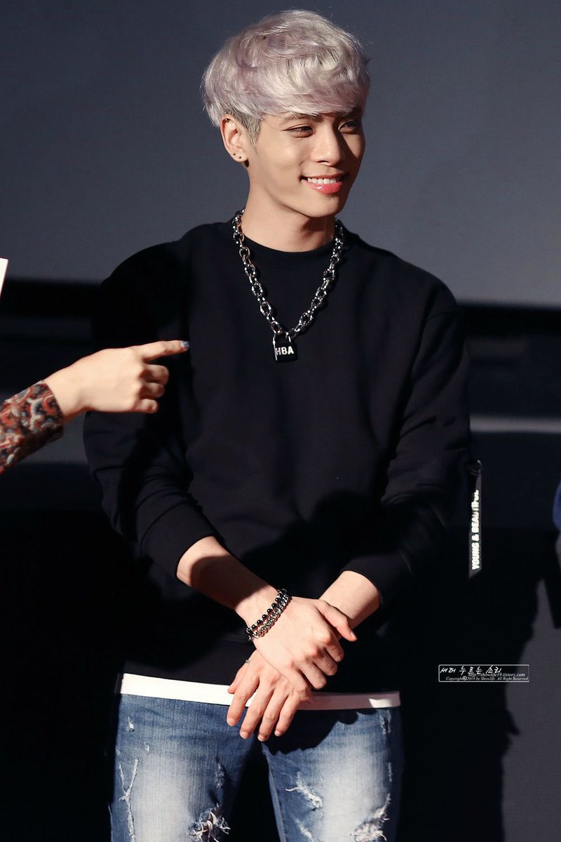 wordsbyjjong's tweet image. “There seems to be a number of people who are having a hard time. Everyone please cheer up, everything will turn out fine~”

cr: cosmicsticks