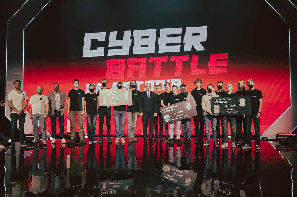 ccdcoe's tweet image. The Director of the @ccdcoe Jaak Tarien was honored to present the Special Award at Cyber Battle of Estonia 2021 award ceremony – the winner team will be able to see #LockedShields22 close up and attend the VIP tour! Congrats! 🥳
 @ctf_tech #CBOE21 #ctftech #cyberbattle