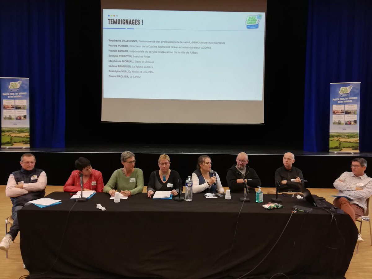 Quelques images de la table ronde sur les engagements de divers acteurs régionaux, et sur les enjeux d’une agriculture et alimentation prenant en compte la santé de la Terre, des animaux et des hommes. De superbes témoignages 👍 ! #BleuBlancCoeur #RLBBC #Aiffres