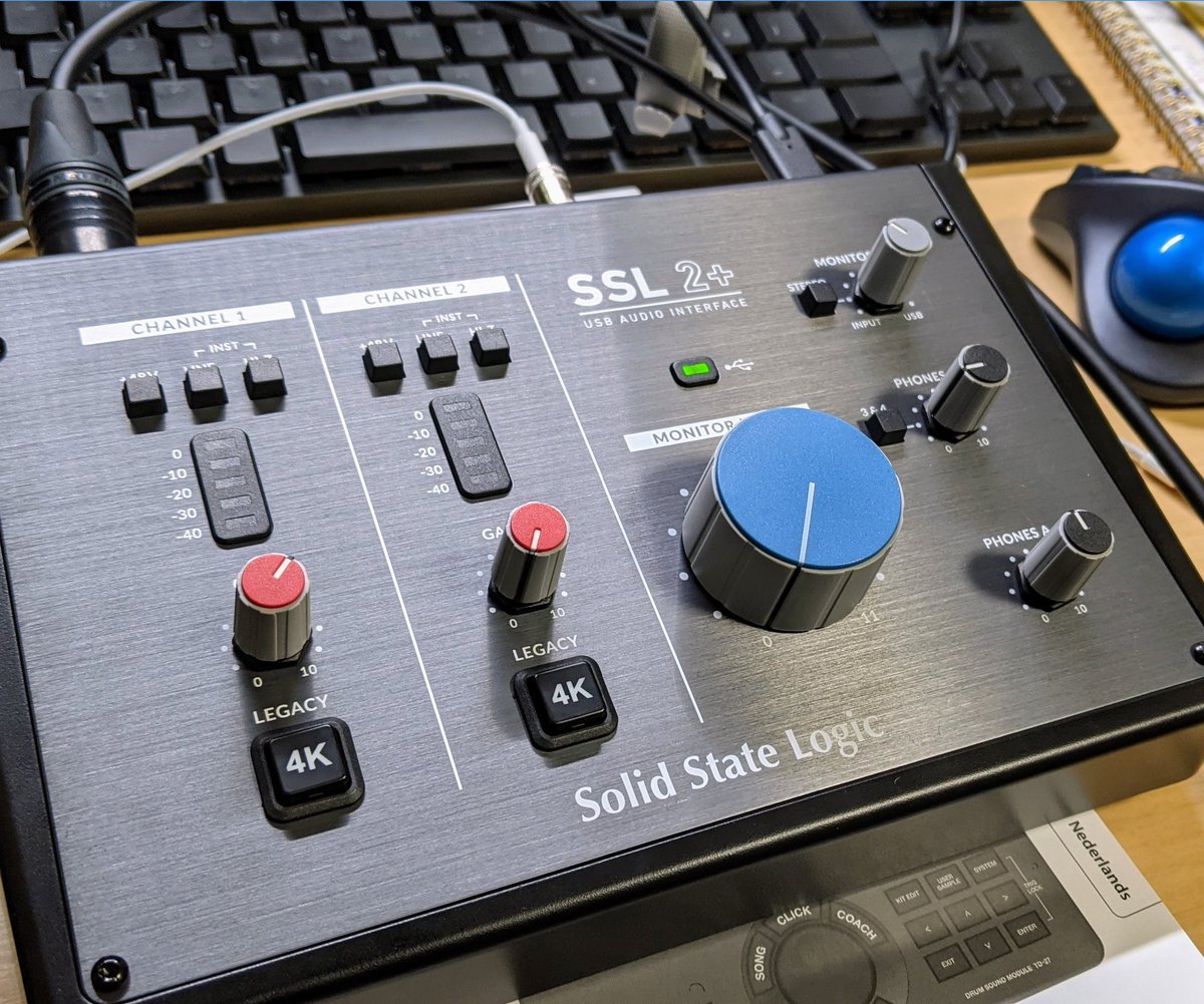 asahi300's tweet photo. 安くなってたので新しいオーディオインターフェース試しに買ってみた！外で録音するときはヘッドフォン端子2つあるのめっちゃイイ😇
#solidstatelogic #ssl2plus #audiointerface https://t.co/GP0NKfz4ol