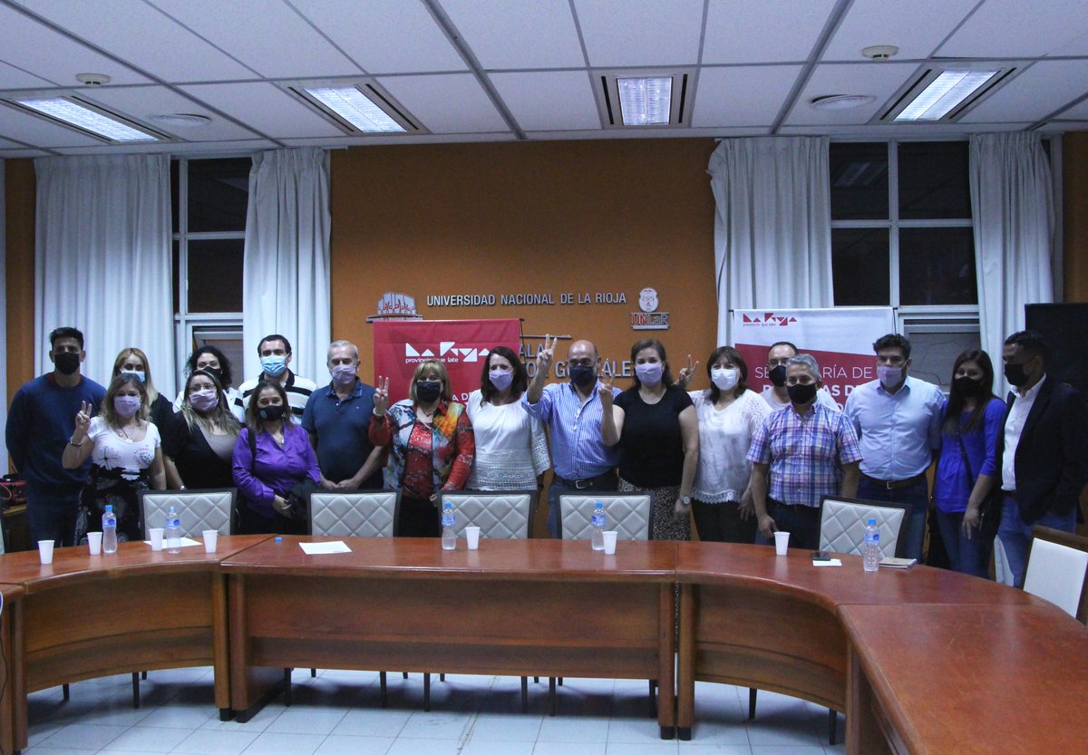 unlaroficial's tweet photo. #UNLaR50Años
UNLaR y Provincia promueven la inclusión laboral de estudiantes👧🏻🧒🏽
https://t.co/2OvU4h25yX https://t.co/HXCWwT7Ifo
