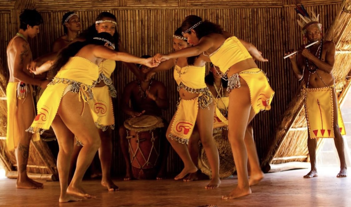HeyNakala's tweet photo. The island of Dominica already inhabited and referred to as WAITIKUBULI (Tall is her body) by the Kalinago people, was visited by the lying ass Spaniard Christopher Columbus in 1493. Because the sacwey manti reached on a Sunday, he named the island Dominica (Sunday in Italian). https://t.co/SlObO4XrV9