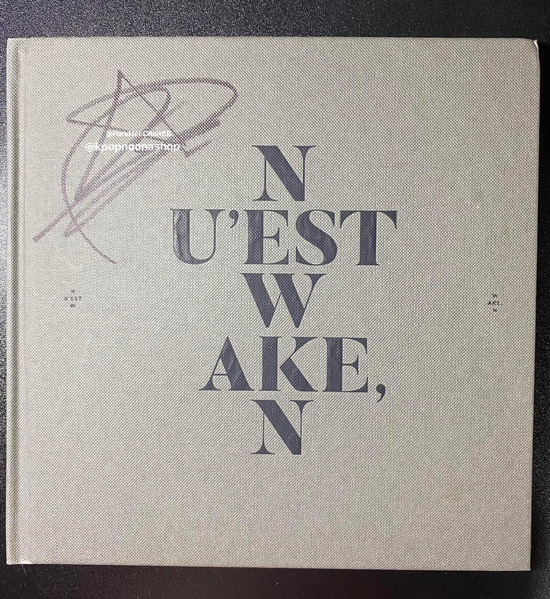 ParkHeeChan88's tweet photo. These are the only ones remaining! Sold 2 signed albums of Ren before posting😅
D-icon BKK #Ren P1,300 (from 2k)
Signed Wake,N P1,000 (from 1,800)
Signed #The_Table P1,000 (from 1,800)
Get 2 (D-icon and any album) at P2,000
Get ALL SIGNED at P2,700
Get EVERYTHING at P4,000 https://t.co/oyxIumEHFg