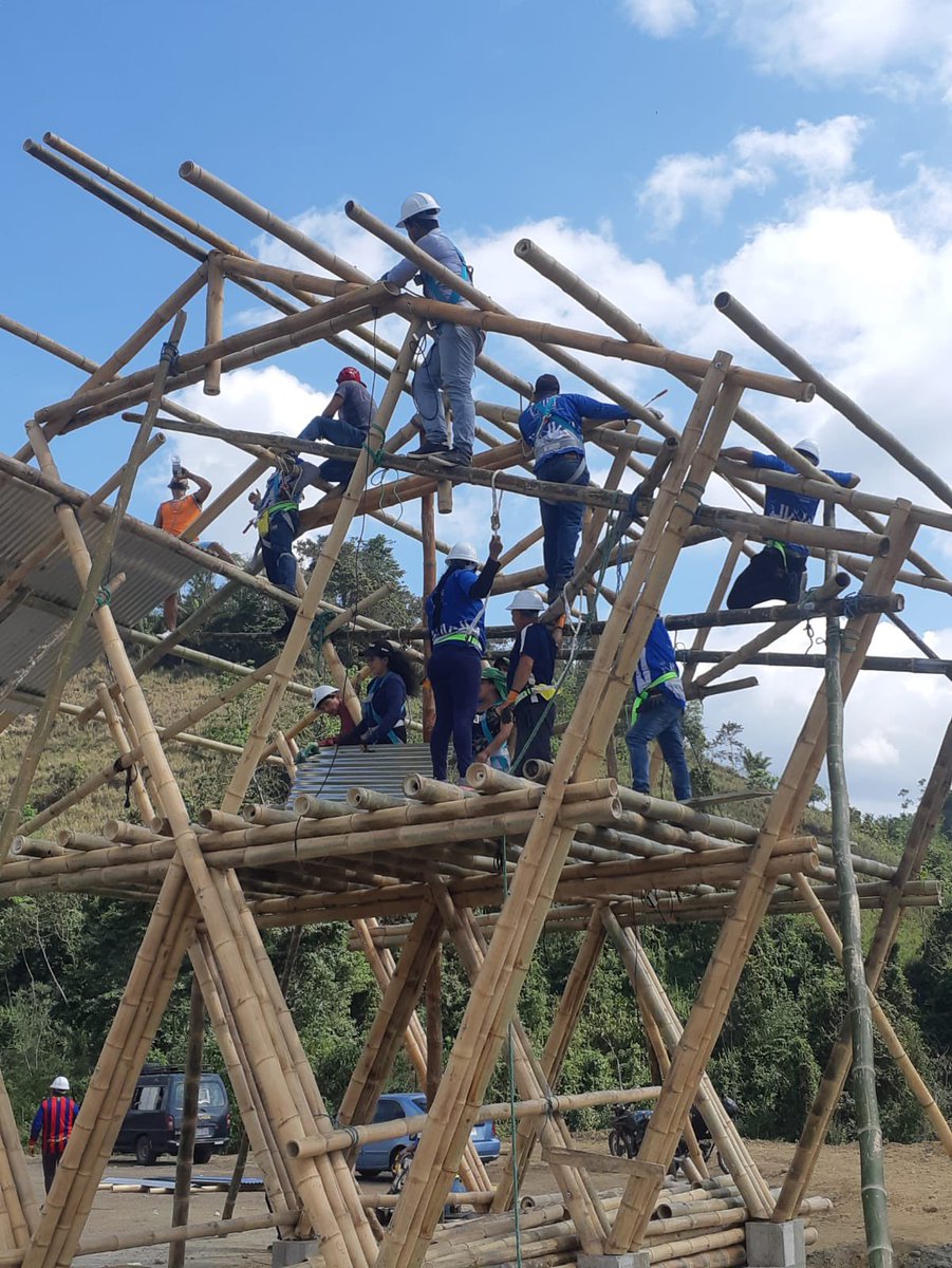 inbarlac's tweet photo. 📌#COP26 El sector de la construcción genera el 38% del CO2 al 🌎. El incorporar materiales orgánicos, como el bambú 🎋🎋, en sistemas constructivos ayuda reducir la huella de carbono, capturando C y generando sostenibilidad. #Construyeconbambú #ETCSB @aecidecuador @INBARofficial https://t.co/t05Ojm2fmN