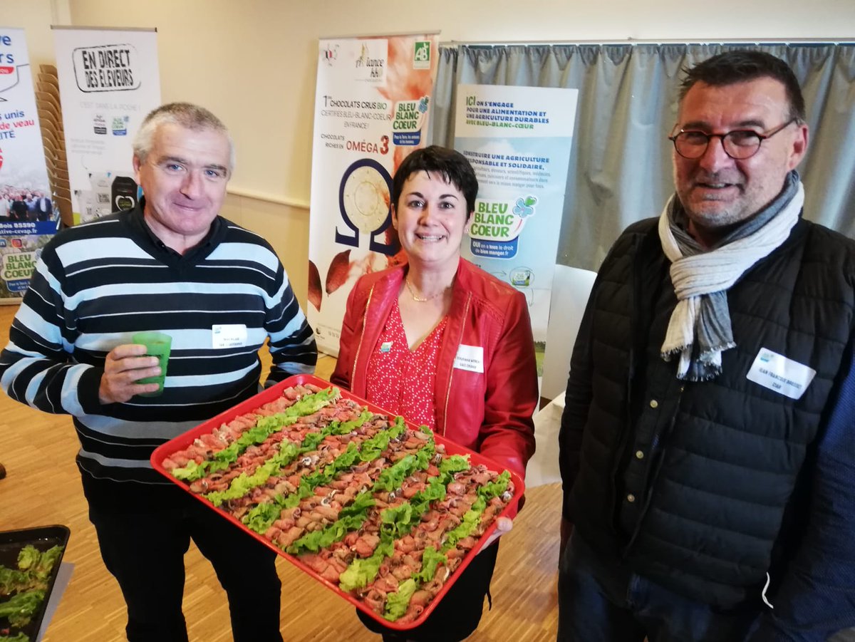 Les acteurs locaux #BleuBlancCoeur (La Bazinière, La CEVAP, SCEA du Chêne Blanc, Gaec le Chiloup, Fee Te Vous Plaisir, Loeul et Piriot, Loic Chouc, Melle et Une Pâte, La Roche Laitière, Vediviande, Maison Baillon…) ont préparé un buffet déjeunatoire pour cette #RLBBC #Aiffres 😋
