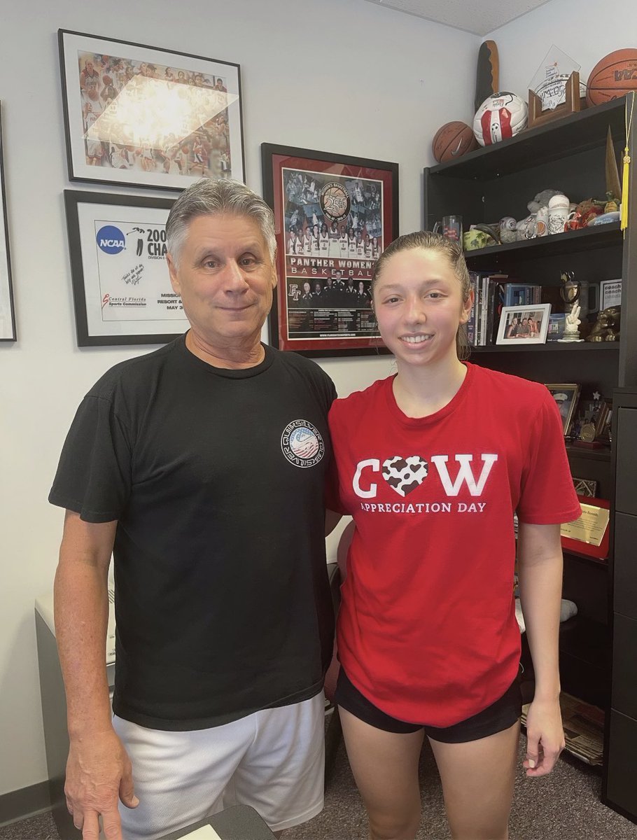 Emily Acampora tweet media