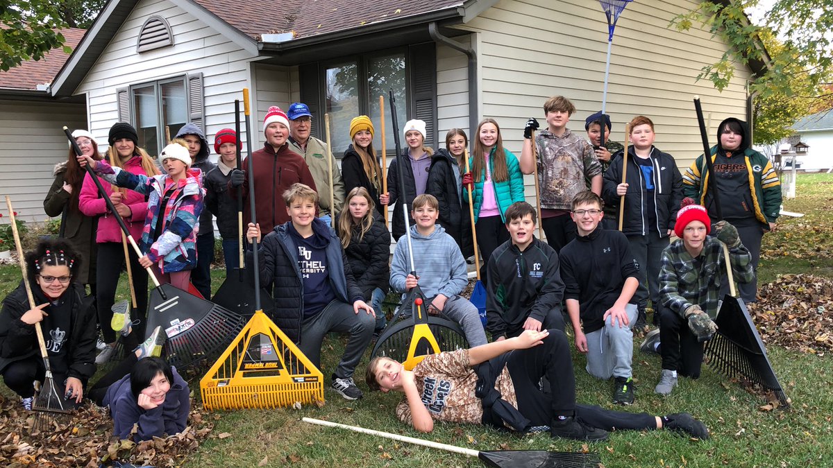 NatzChris's tweet photo. The crew at Mr. Henrichs!  #gocrickets https://t.co/WwsKS1gQle