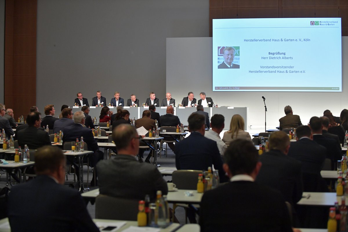 infohersteller1's tweet photo. Rückblick auf unsere letzte Jahreshauptversammlung und das Galadinner zur Verabschiedung von Dietrich Alberts. Herzlichen Dank für die tollen zwei Tage und see you next year....#HHG #FloraKöln #Jahreshauptversammlung https://t.co/vkGw3Rfjb8